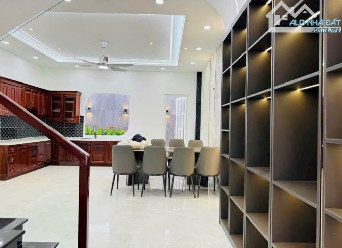 SANG NHƯỢNG NHÀ LÊ NGÔ CÁT, QUẬN 3. GIÁ 5TỶ950 DT 78M2(5,2x15M). NHÀ GẦN CHỢ, TRƯỜNG HỌC - 4