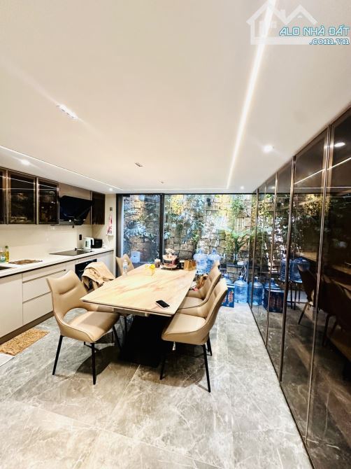 Bán biệt thự khu sân bay - 107m2 - có hầm - 7 tầng - 4