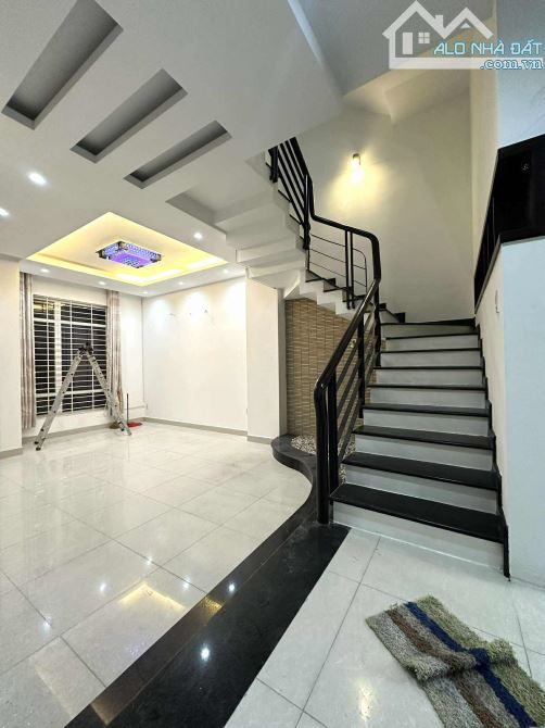 NHÀ 6 TẦNG, MẶT TIỀN KD - LÊ VĂN THỊNH, QUẬN 2 - 4