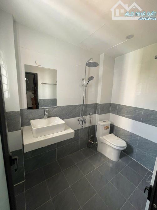 Bán nhà Trần Cung 56m2*5T, MT4m, ngõ to rộng, gần phố, 9 phòng khép kín, đủ PCCC, 9.5 tỷ - 4