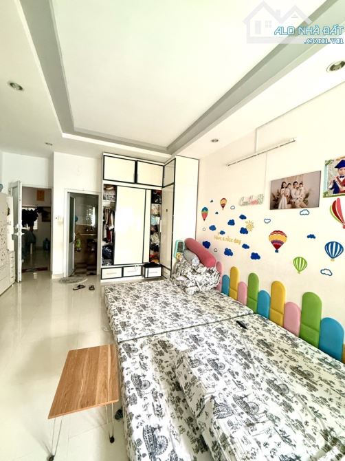 BÁN NHÀ 2 TẦNG HXH - SỔ VUÔNG NỞ HẬU 40M2 - NGAY LÊ ĐẠI HÀNG Q11 GIÁP Q10 CHỈ 11 TỶ - 4