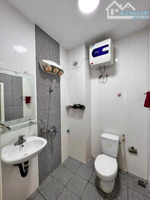 Căn duy nhất! Bán nhà Tân Mai, ngõ thông, 3 gác, nhà quá đẹp, nội thất cao cấp, 38m2 giá 7 - 4