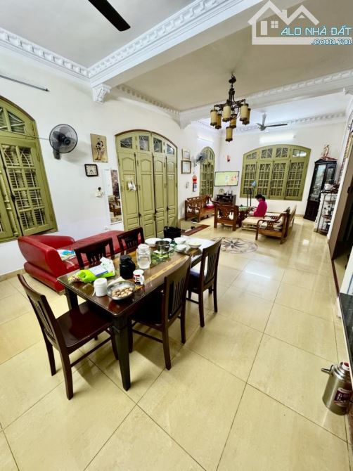 Bán nhà mặt ngõ 63 Xuân Thủy - DT 222m2 - 4 tầng - MT 14m - Giá  60 tỷ . - 4