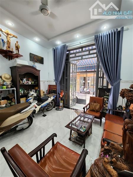 Giảm sâu 900 triệu. bán gấp nhà riêng trong tuần. HXH Bàu Cát Tân Bình 4.4x12.5. chỉ 8,99 - 4