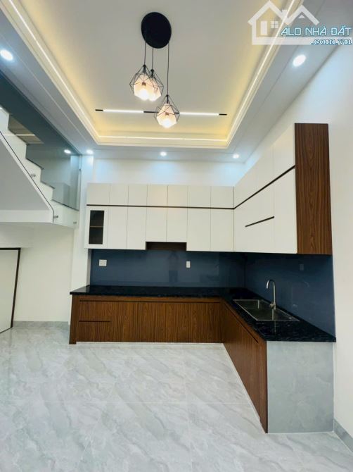 CHỦ GỬI BÁN NHÀ 1 TRỆT 2 LẦU (HOÀN CÔNG),TẠI KDC BỬU HOÀ . DT: 4,4x16=72M2. GIÁ: 4TỶ2 - 4