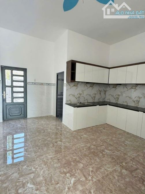 Nhà mặt tiền Lê Thị Đảo, xã Tân Thạnh Đông dt 147m2 1 lửng 2pn 2wc giá 3,2 tỷ - 4