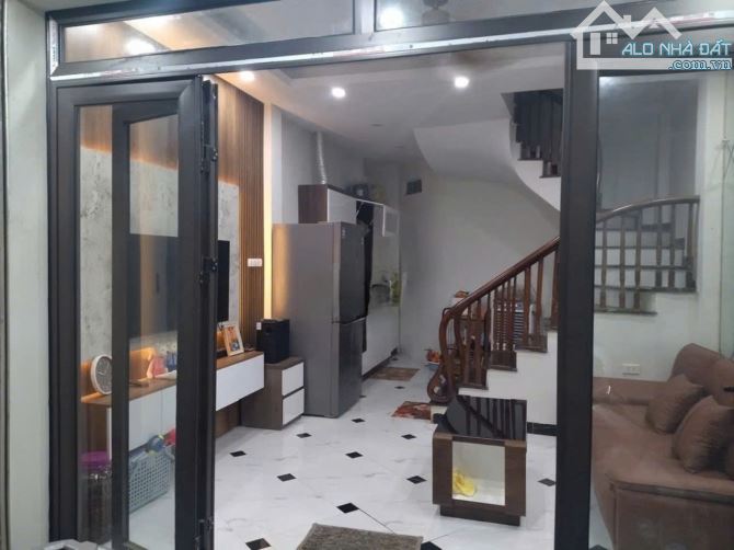 Cho thuê nhà nguyên căn ngách 269 Ngõ Quỳnh, Quỳnh Lôi, Hai Bà Trưng. DT 35m x 5 tầng, - 4