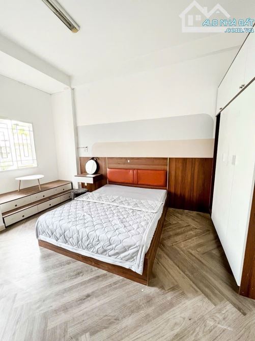CĂN HỘ TÁCH BẾP FULL NỘI THẤT BAN CÔNG CỰC RỘNG NGAY VỊ TRÍ QUẬN 4 - 4