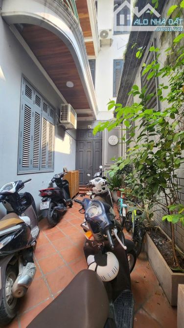 Cho thuê nhà nguyên căn ngõ 232 Tôn Đức Thắng, Hàng Bột, Đống Đa. DT 100m x 3 tầng, giá - 4