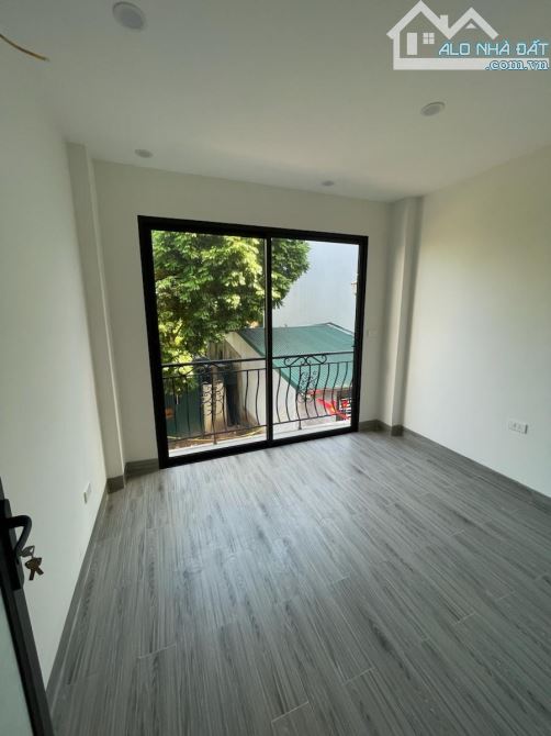 Nhà Long Biên - 30m2 - 4.2 tỷ - ô tô đỗ cửa - 5