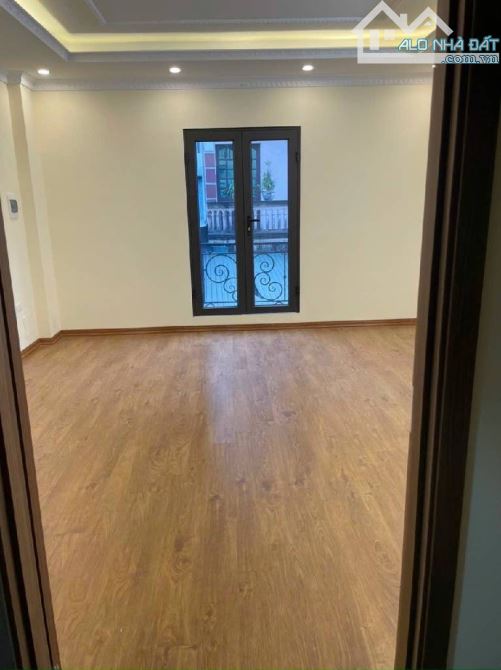 CỰC HIẾM, OTO vào nhà- Phúc Đồng - Long Biên giá chỉ nhỉnh 7 Tỷ 32m x 5T - Bay nhanh - 2