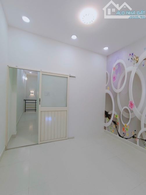 GẦN CHỢ NGUYỄN SƠN - VÀI BƯỚC RA MT VĂN CAO - 25 M2, 2 TẦNG - CHỈ  nhỉnh 2 Tỏi - 5