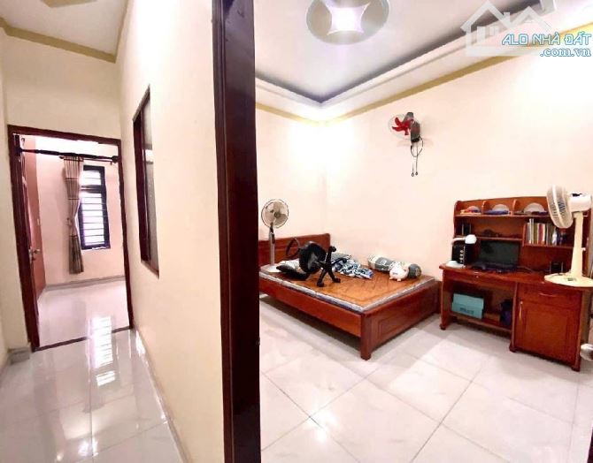 Nhà 3 Tầng Dĩ An, 64m2,Mặt Tiền 8M xe hơi tránh, Sổ Hồng Riêng, chỉ Hơn 4 Tỷ - 5