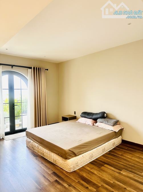 Bán biệt thự khu sân bay - 107m2 - có hầm - 7 tầng - 5