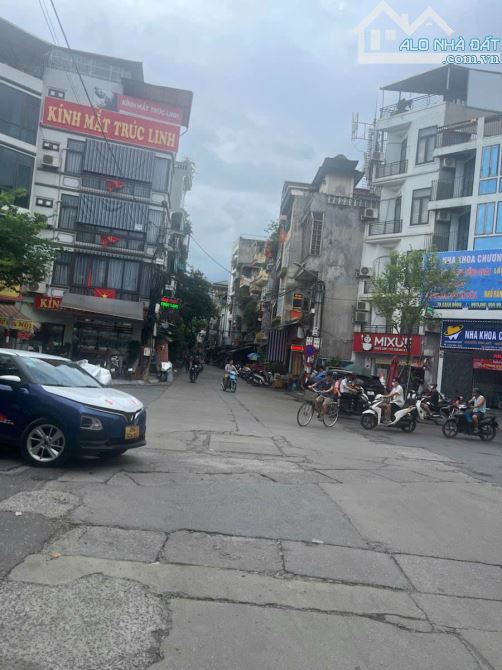 MẶT PHỐ BẠCH ĐẰNG - NGÃ TƯ CHƯƠNG DƯƠNG ĐỘ - KINH DOANH SẦM UẤT - ĐOẠN ĐẸP NHẤT PHỐ - PHÙ - 5