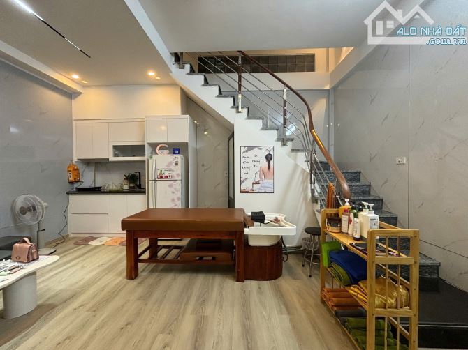 Bán nhà 3 tầng lô góc sạch đẹp về ở luôn mặt ngõ Trần Nguyên Hãn - 5