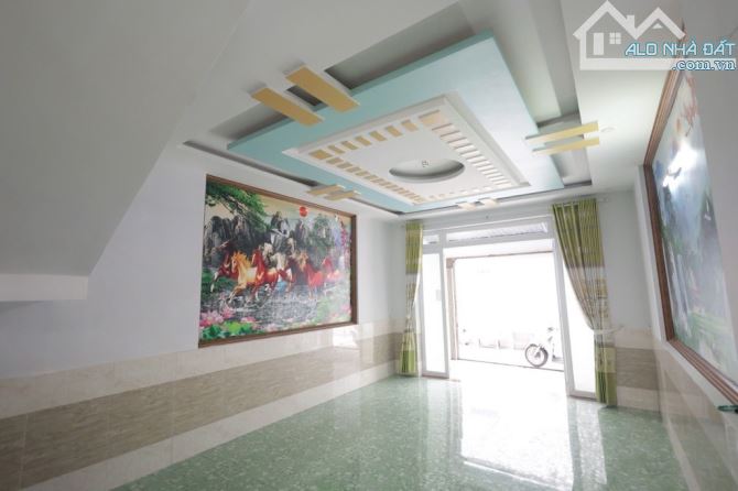 NHÀ ĐẸP - HẺM ÔTÔ - 3 TẦNG - 5x14M - GẦN MEGA - TÔ KÝ Q12 - NHỈNH 4 TỶ - 5