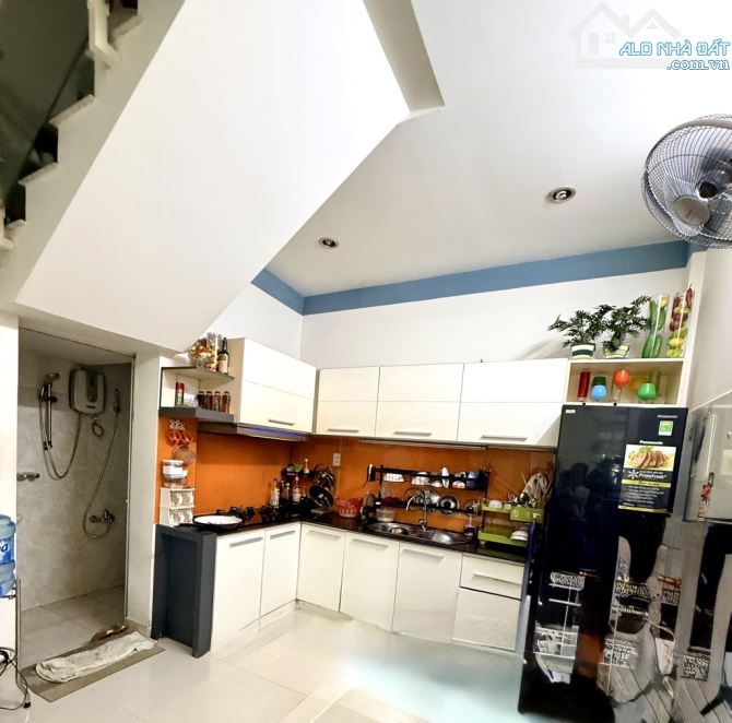 BÁN NHÀ 2 TẦNG HXH - SỔ VUÔNG NỞ HẬU 40M2 - NGAY LÊ ĐẠI HÀNG Q11 GIÁP Q10 CHỈ 11 TỶ - 5