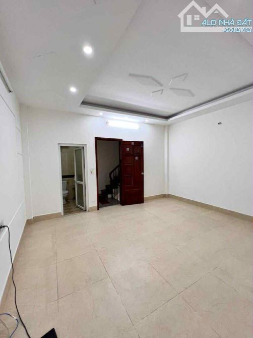 Căn duy nhất! Bán nhà Tân Mai, ngõ thông, 3 gác, nhà quá đẹp, nội thất cao cấp, 38m2 giá 7 - 5