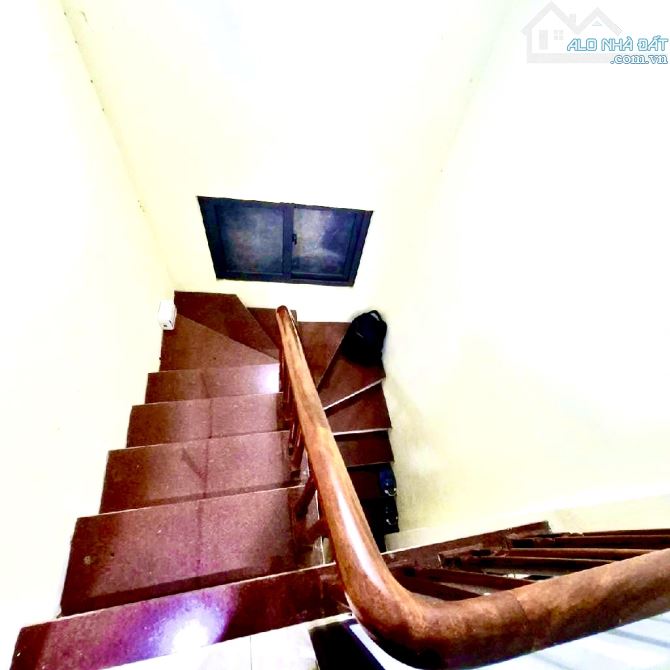 BÁN ĐẤT TẶNG NHÀ 2 TẦNG - Ô TÔ ĐỖ CỬA - GẦN NGAY PHỐ - AN NINH ĐẢM BẢO - TIỆN ÍCH BẠT NGÀN - 5