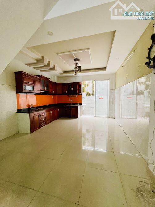 Bán nhà 4 tầng BTCT, 81m2, hẻm 8m ô tô ngủ trong nhà, Emart Phan Huy Ích, Gò Vấp, 6 tỷ 5 + - 5