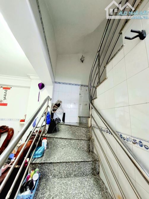 Phường Sài Gòn Quận 1- Sau lưng căn MT- Gần 40m2 4 tầng đúc thật- 3PN+3WC- Sổ hồng A4 HC - 5