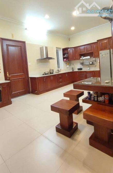 BIỆT THỰ BIỆT LẬP GIỮA LÒNG QUẬN 1, 239M2, 4 TẦNG, NỘI THẤT NHẬP 40 TỶ, LÔ GÓC 3 MẶT TIỀN - 5