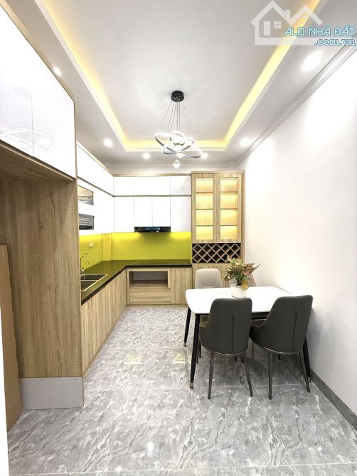 Bán Gấp!!! Nhà mặt ngõ 327 phố Vũ Tông Phan-38m2,4T- Hơn 8 TỶ-30m ra phố - 5
