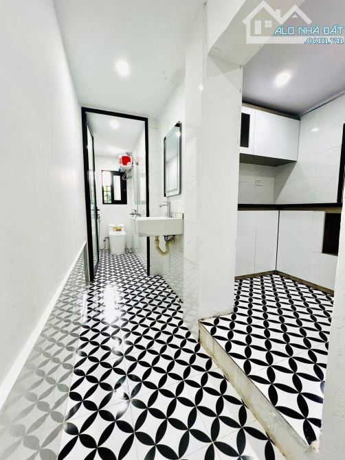 Bán tập thể tầng 4 Kim Liên, 3 ngủ lô góc full nội thất, vị trí vàng Đống Đa - 5