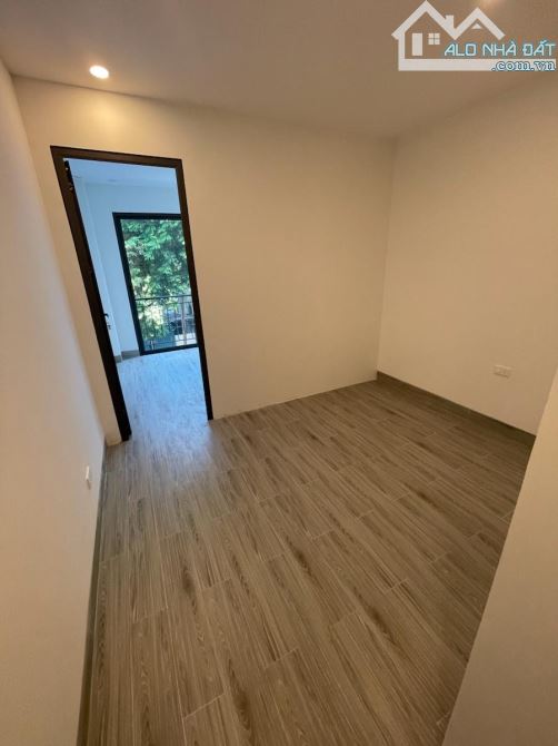 Nhà Long Biên - 30m2 - 4.2 tỷ - ô tô đỗ cửa - 6
