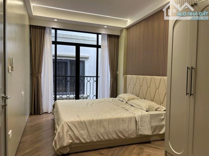 Tuyệt phẩm Đống Đa - 6 tầng thang máy nội thất hiện đại - Sổ đỏ vuông đẹp nét căng - 6