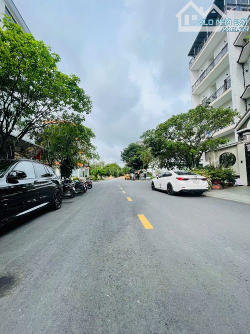 Vị trí đẹp ! Chủ bán đất tặng nhà _ KDCVăn Minh gần Nút giao An Phú_4 tầng 140m2 ngang 8m - 6