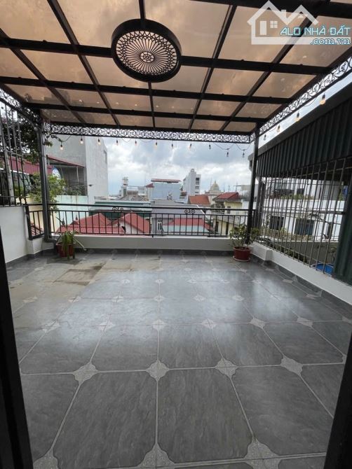 Bán nhà khu vực Hoa Lâm- đẹp lung linh 5 tầng-Ngõ phân lô-full nội thất. - 6