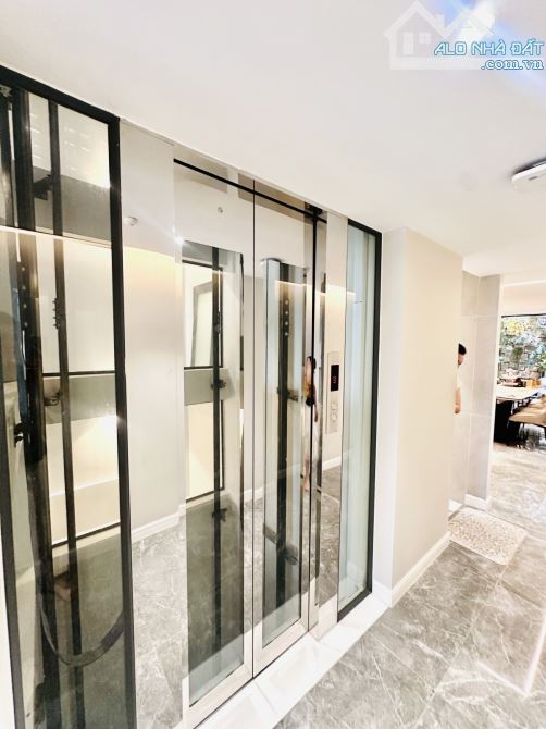 Bán biệt thự khu sân bay - 107m2 - có hầm - 7 tầng - 6