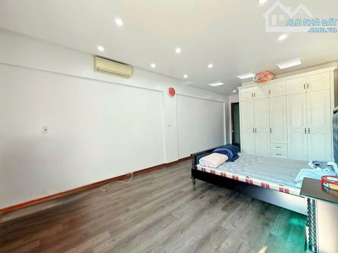 Bán nhà 5 tầng khu phân lô Văn Cao  - Diện tích: 72m2 - Công năng sử dụng: 5 ngủ 5 wc - 6
