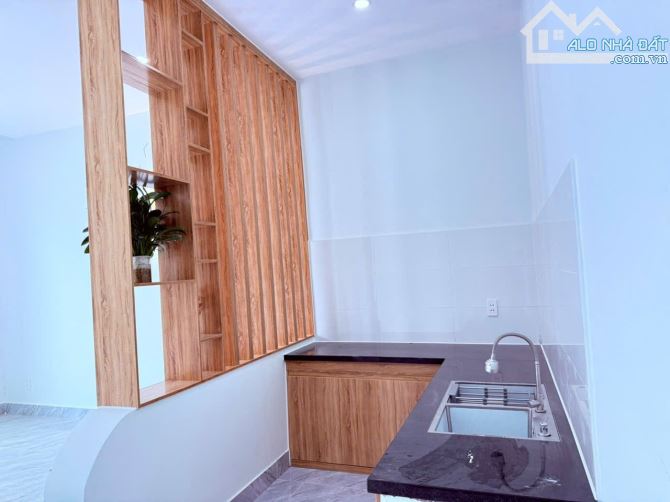 💥 NHÀ CẤP 4 MỚI KENG, KẸP KIỆT, DTÍCH CHUẨN, OTO TẢI TRÁNH NHAU, KINH DOANH💥  Mô tả:  - - 6