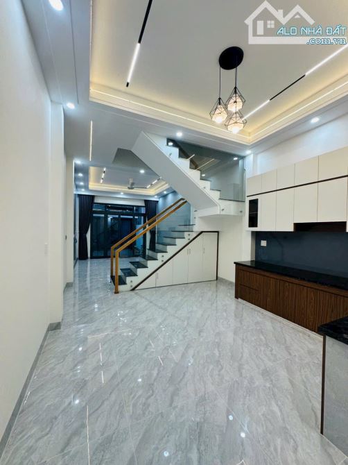 CHỦ GỬI BÁN NHÀ 1 TRỆT 2 LẦU (HOÀN CÔNG),TẠI KDC BỬU HOÀ . DT: 4,4x16=72M2. GIÁ: 4TỶ2 - 6