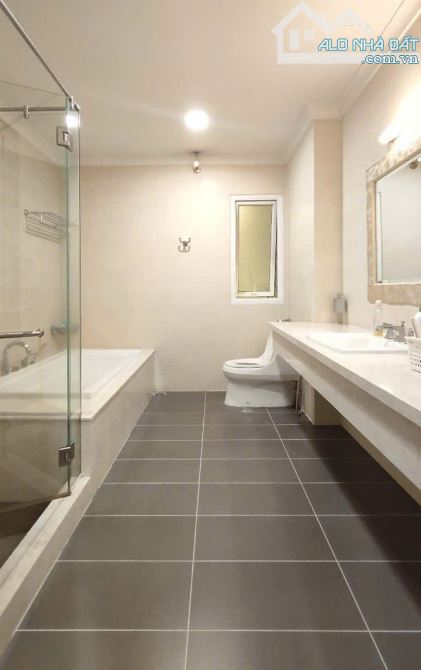 BIỆT THỰ BIỆT LẬP GIỮA LÒNG QUẬN 1, 239M2, 4 TẦNG, NỘI THẤT NHẬP 40 TỶ, LÔ GÓC 3 MẶT TIỀN - 6