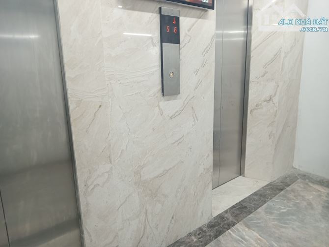 Bán nhà mặt phố Nguyễn Văn Huyên, Diện tích 302m2 x 9T, Mặt tiền 13,2m. Giá 198 tỷ - 6