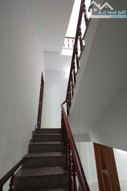NHÀ ĐẸP - HẺM ÔTÔ - 3 TẦNG - 5x14M - GẦN MEGA - TÔ KÝ Q12 - NHỈNH 4 TỶ - 7