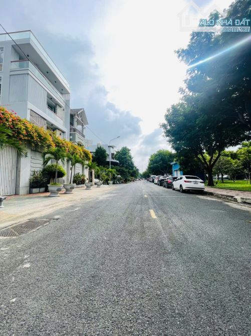 Vị trí đẹp ! Chủ bán đất tặng nhà _ KDCVăn Minh gần Nút giao An Phú_4 tầng 140m2 ngang 8m - 8