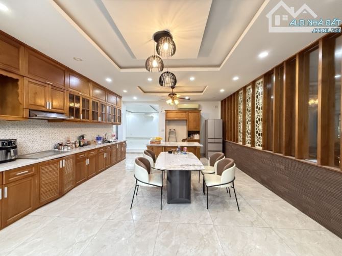 CẦN BÁN BIỆT THƯ CĂN ĐÔI GÓC – KDC VEN SÔNG – TÂN PHONG, QUẬN 7 – 258m² (15 x 18) – HẦM - 8
