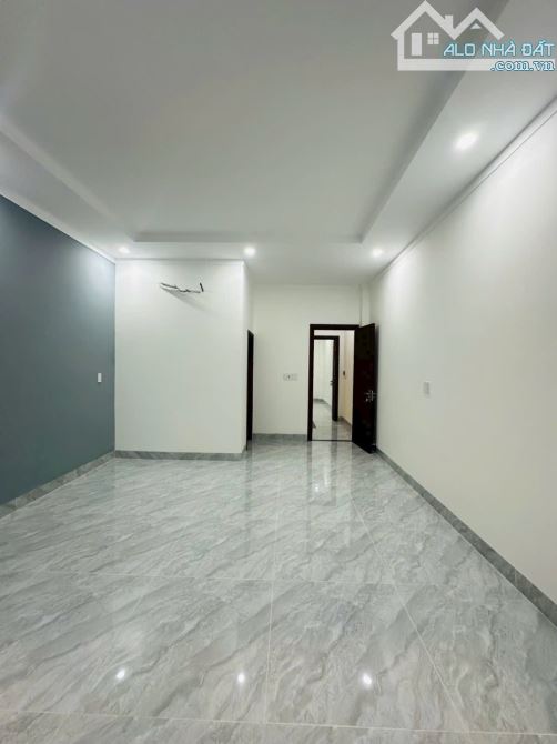 CHỦ GỬI BÁN NHÀ 1 TRỆT 2 LẦU (HOÀN CÔNG),TẠI KDC BỬU HOÀ . DT: 4,4x16=72M2. GIÁ: 4TỶ2 - 8