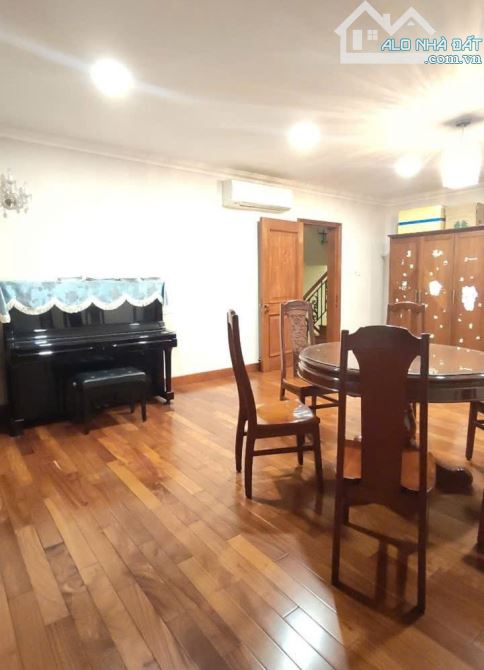 BIỆT THỰ BIỆT LẬP GIỮA LÒNG QUẬN 1, 239M2, 4 TẦNG, NỘI THẤT NHẬP 40 TỶ, LÔ GÓC 3 MẶT TIỀN - 8
