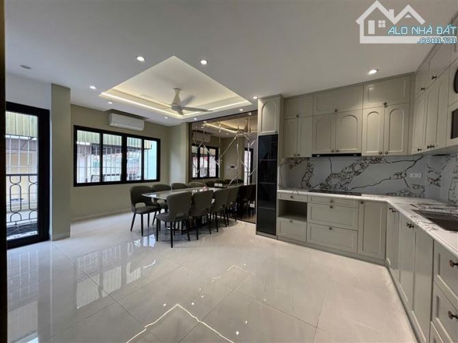 Tuyệt phẩm Đống Đa - 6 tầng thang máy nội thất hiện đại - Sổ đỏ vuông đẹp nét căng - 9