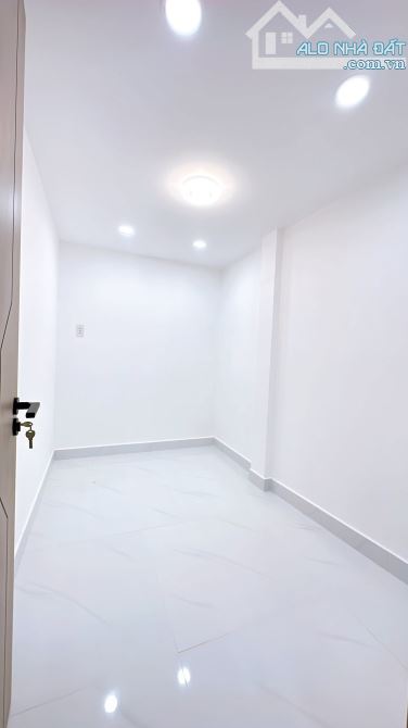 NHÀ MỚI 100% Q4 KÈO THƠM KHU DÂN CƯ HIỆN HỮU KHÔNG LO GIẢI TOẢ ĐƯỜNG TÔN THẤT THUYẾT - 9