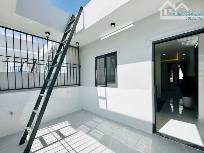 KHU PHÂN LÔ CẠNH TÊN LỬA - 4.1 X 14M - ĐƯỜNG 7M - 5 TẦNG LUNG LINH - CHỈ 7.5 TỶ TL - 9