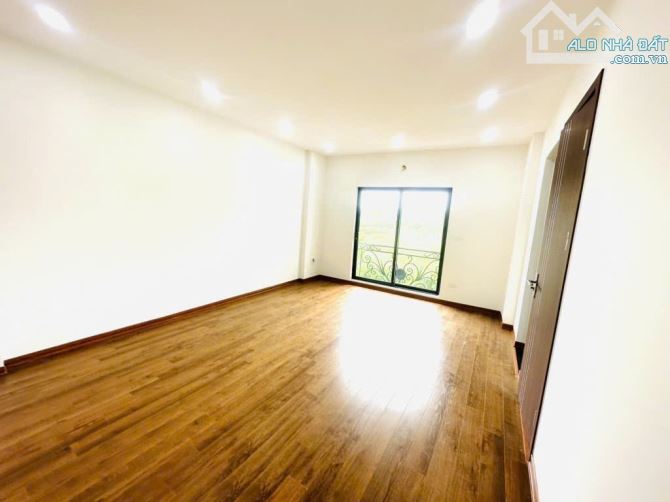 Bán nhà Phúc Lợi- 5 tầng mới-đẹp-xanh- mặt tiền khủng- phân khúc giá hiếm hoi còn xót lại - 9