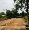 92m nằm cách ga metro 200 m. Đường ô tô tránh