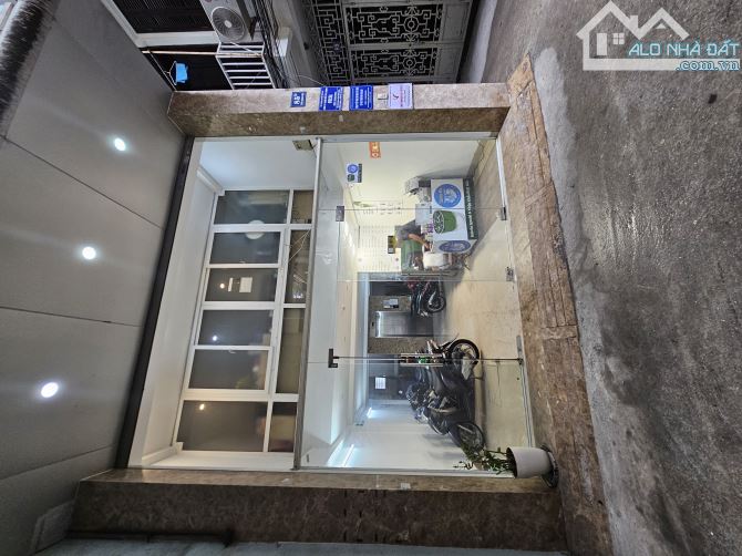 Cho thuê 1 phần tầng 1 số 85 Trần Quang Diệu - Hoàng Cầu. Phù hợp bán hàng onl, giá 2tr - 5